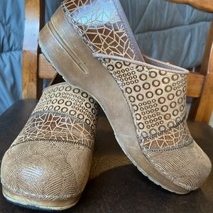 Women’s Sanita clogs size 39 (8.5 US) brown